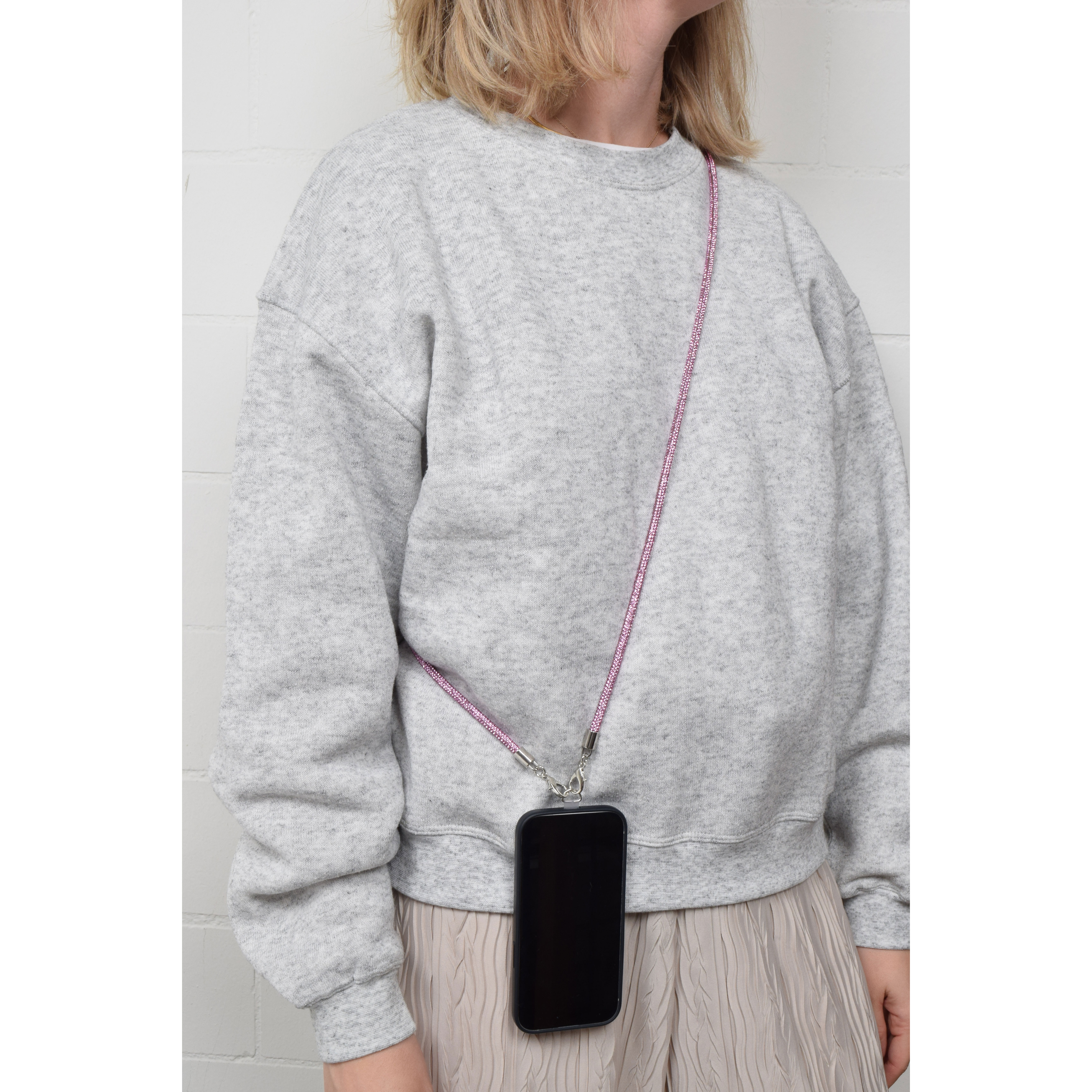 La Garçonne Accessoires Glitzer La Garconne Accessoires Handykette Hellrosa Model vorne