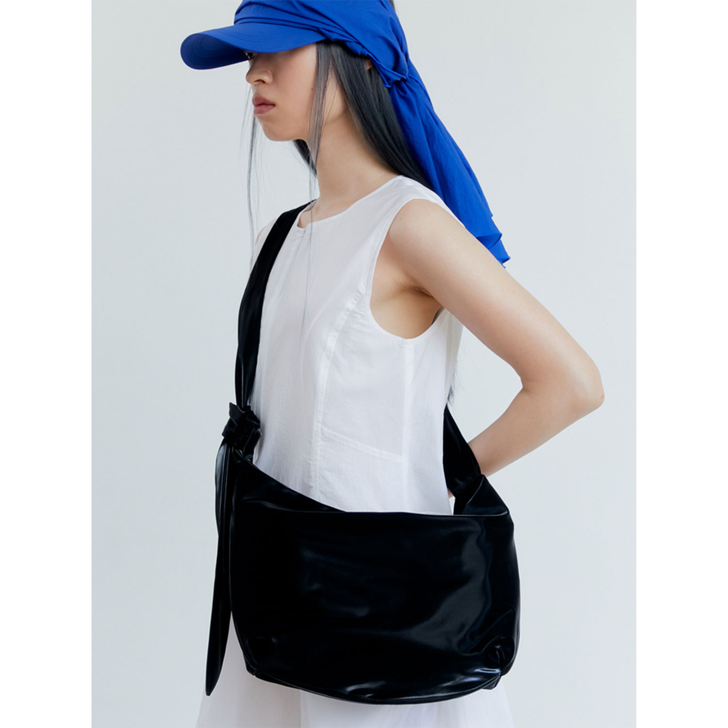 ACOC Glossy Halfmoon Cross Tasche Black