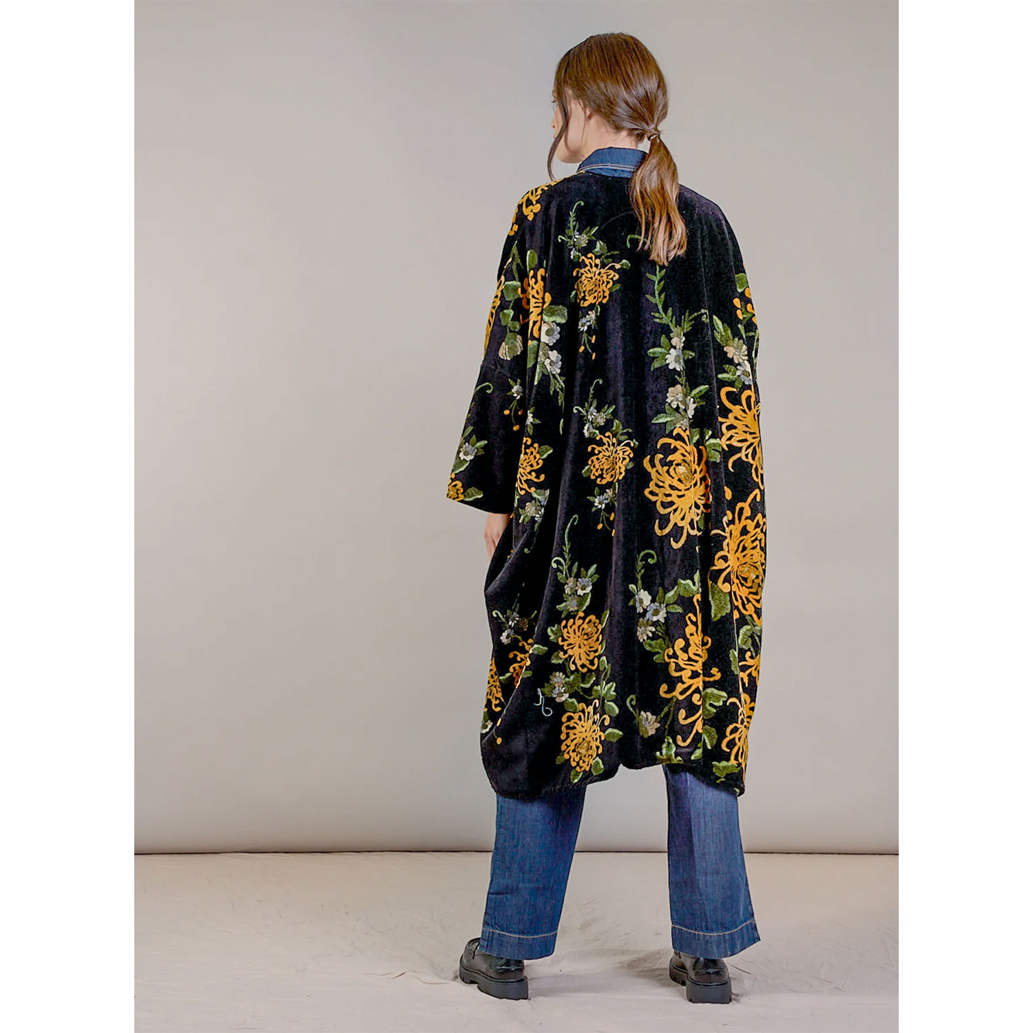 One Hundred Stars Chrysanthemum Grande Kimono Velvet Black