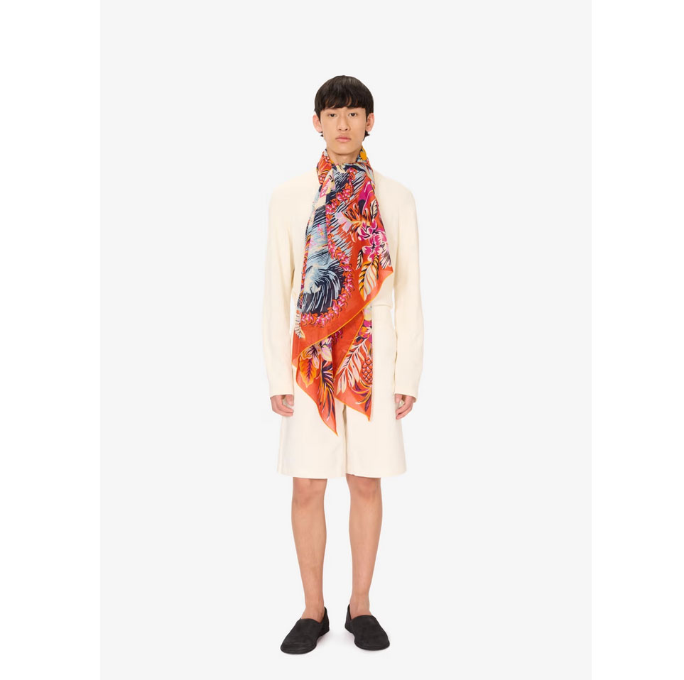 Inoui Editions Hawai Foulard in Orange von Inoui Editions Model vorne