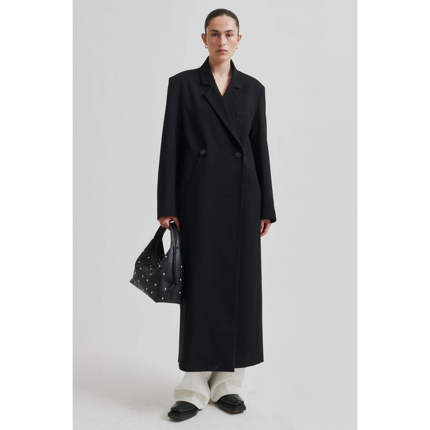 Second Female Herbie Long Blazer in Schwarz von Second Female Model vorne