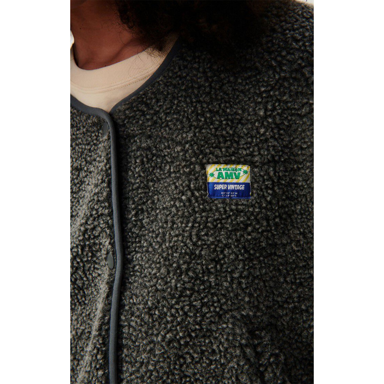 American Vintage Hoktown Fleecegilet in Dunkelgrau von American Vintage Model Detail