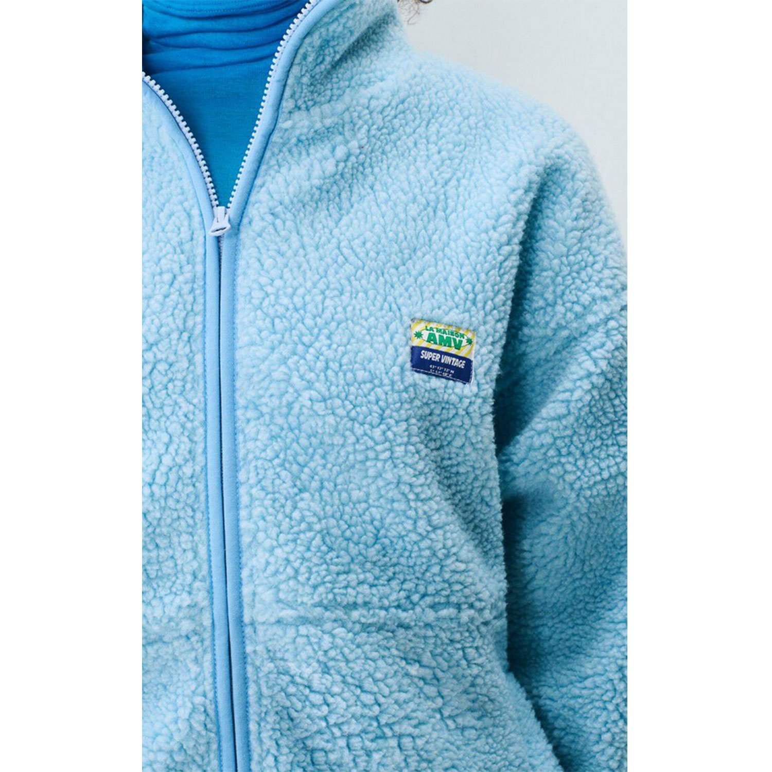 American Vintage Hoktown Fleecjacke in Hellblau von American Vintage Model Detail