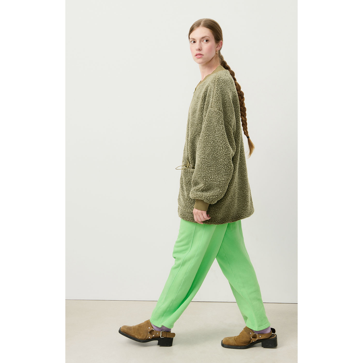 American Vintage Hoktown American Vintage Fleecejacke Olivegrün Model seite