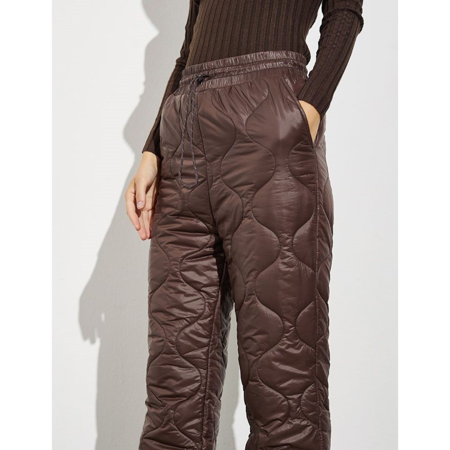 Global Funk Braiden Ferry Global Funk Winter Funktionshose gesteppt Braun Model detail