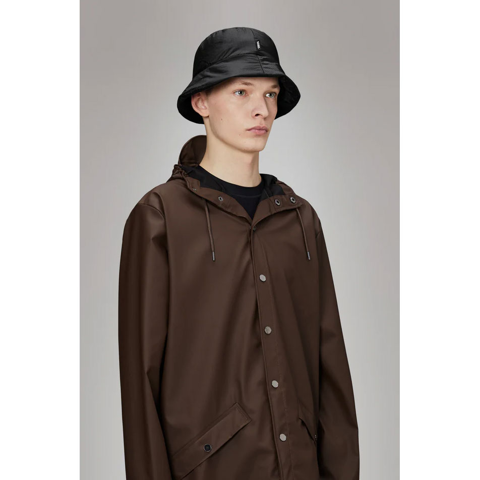 Rains Insulated Ripstop Bucket Hat Rains Hut Schwarz Model vorne