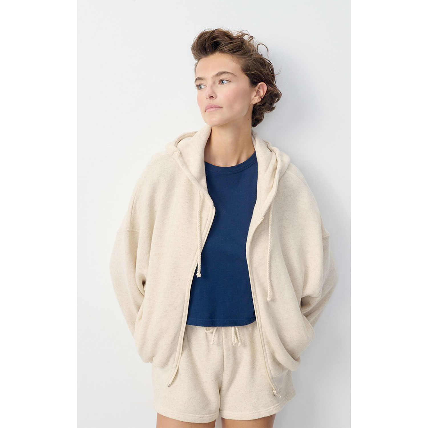 American Vintage Itonay Kaputzenpullover mit Reissverschluss in Beige von American Vintage Model vorne