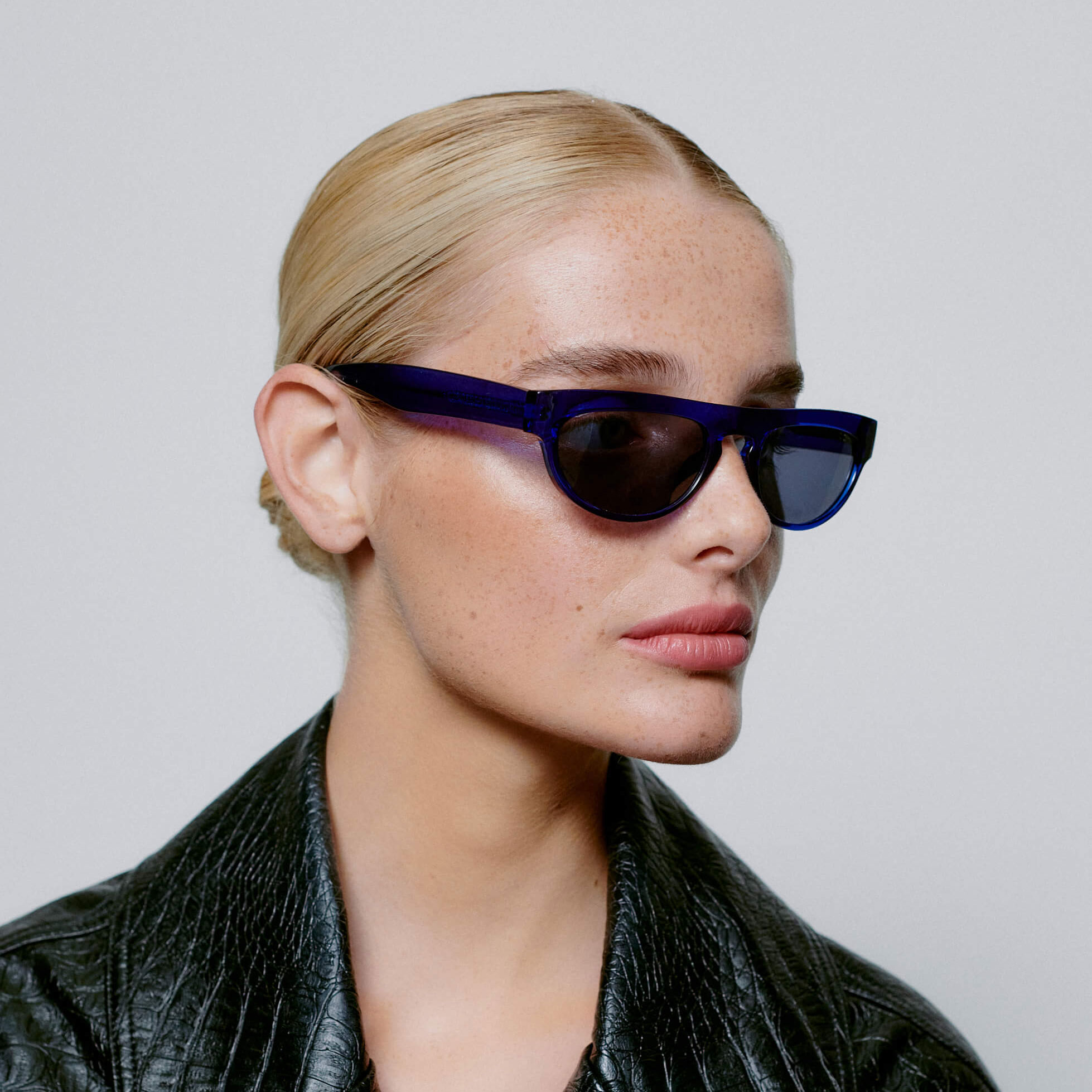 A.Kjaerbede Jake Sonnenbrille Dark Blue Transparent