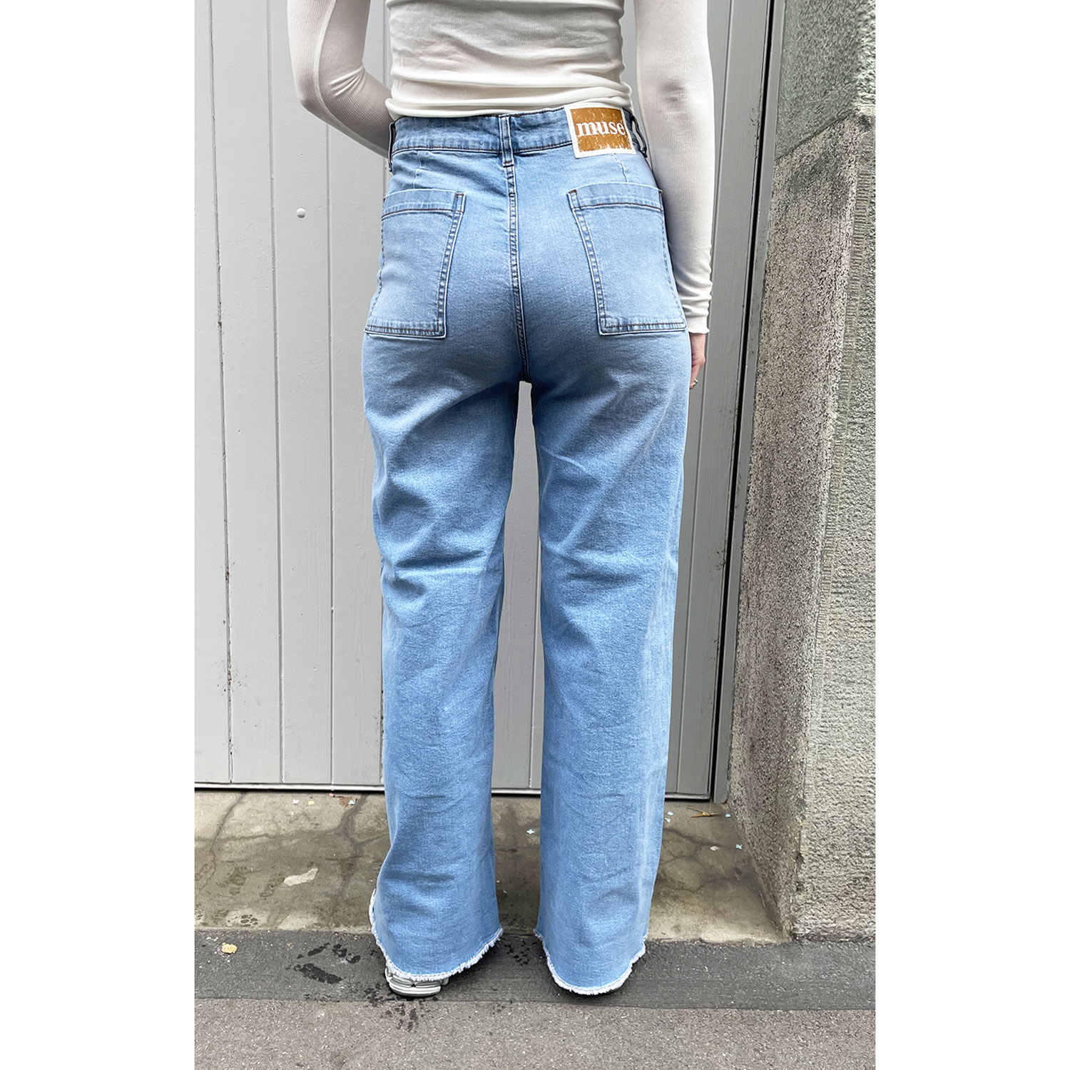 Muse Jean Letitia Muse Jeanshose Hellblau Denim Model hinten