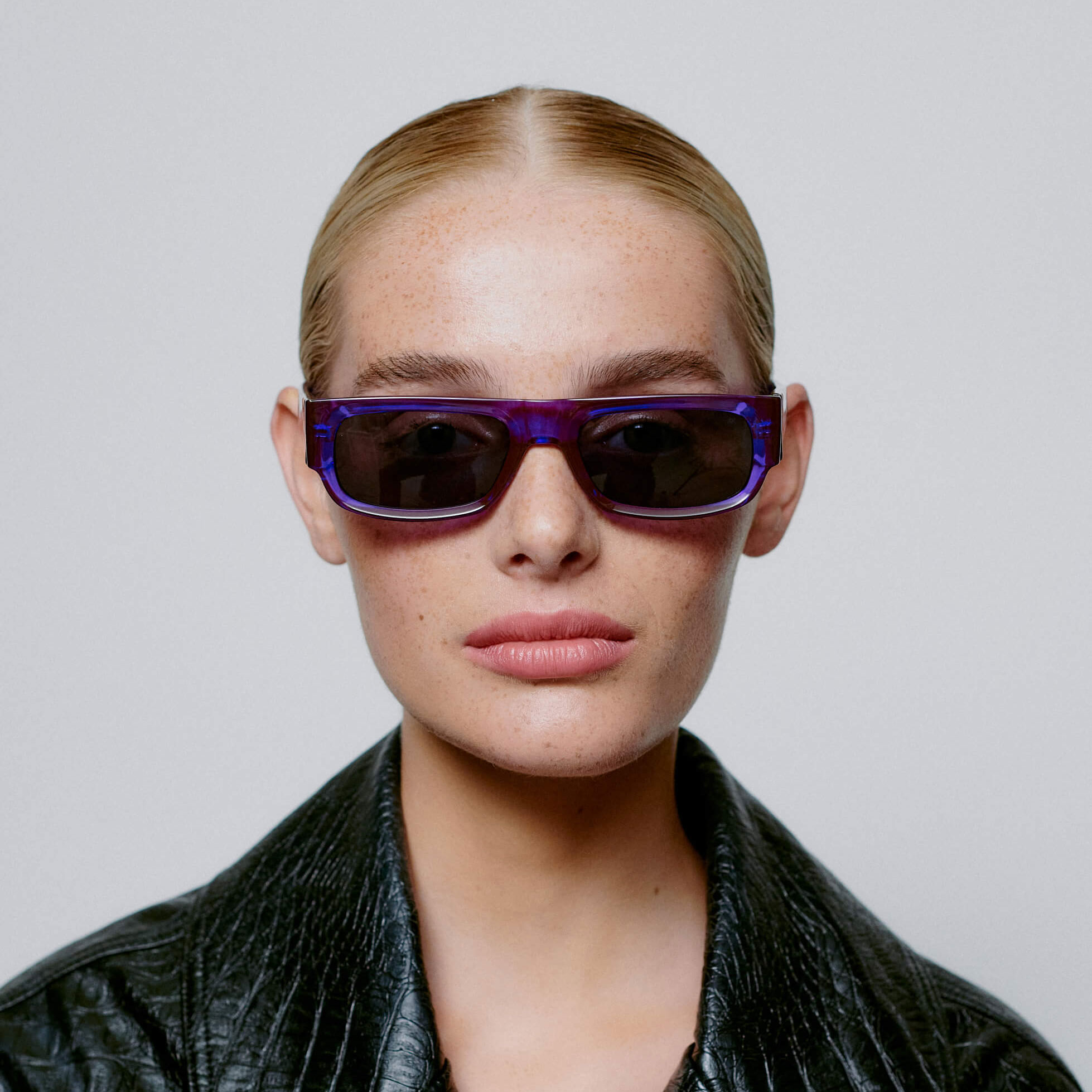 A.Kjaerbede Jean A.Kjaerbede Sonnenbrille Violett Model vorne
