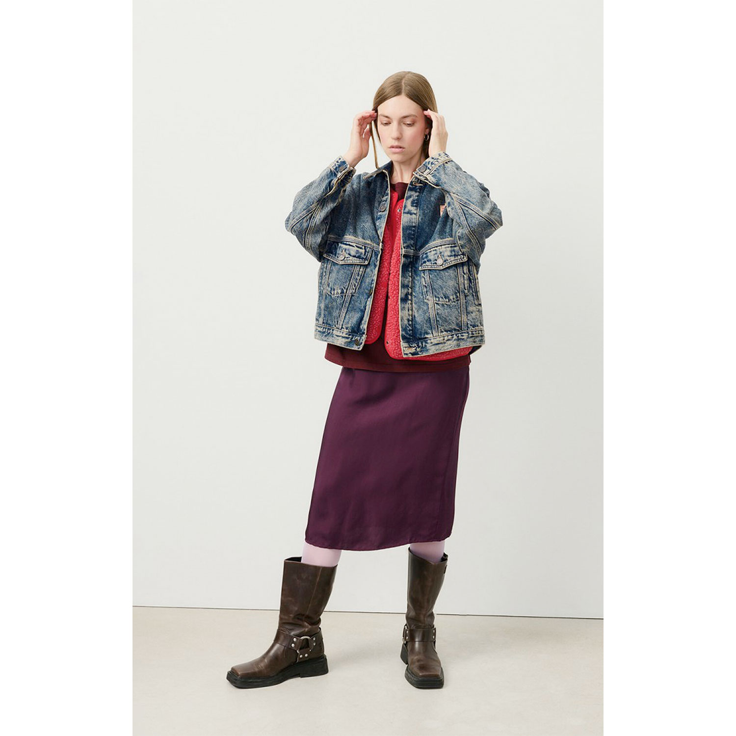 American Vintage Joybird Jeansjacke in Blau von American Vintage Model vorne