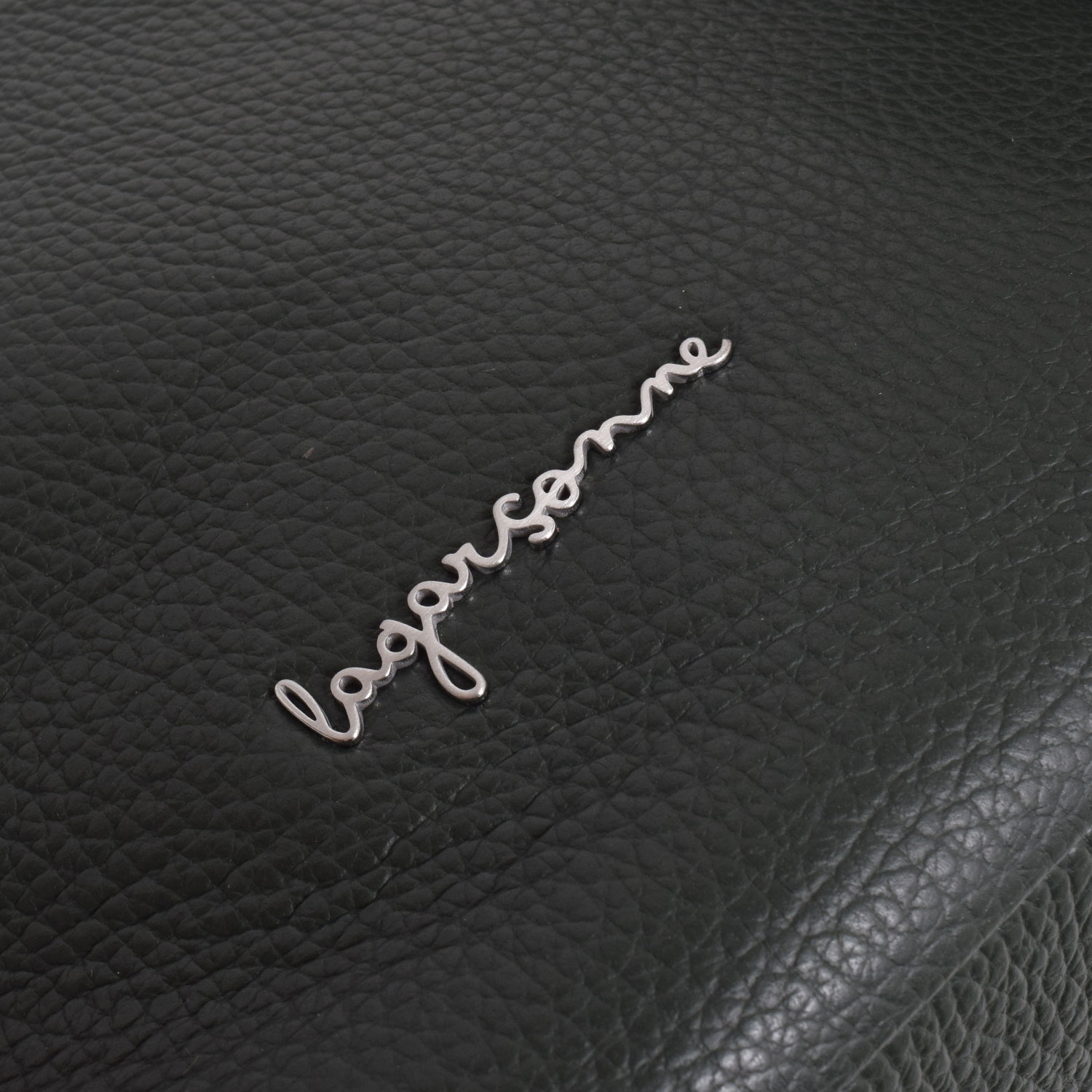 La Garçonne Accessoires Kiana Beuteltasche in Tannengrün aus echtem Leder von La Garçonne Detail