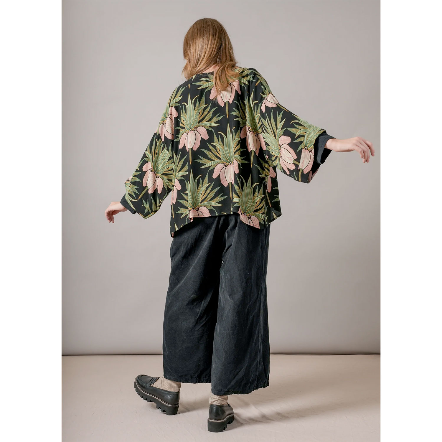 One Hundred Stars Deco Bud Crepe Kimono Black