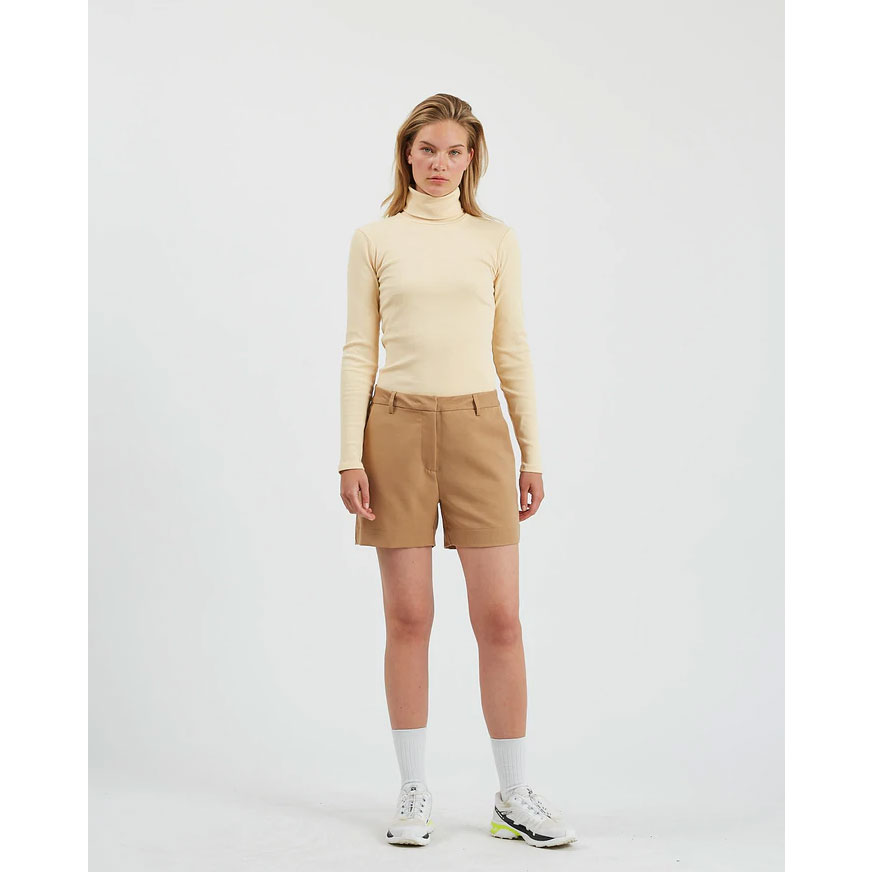 Minimum Liljana Minimum Shorts braun Model vorne