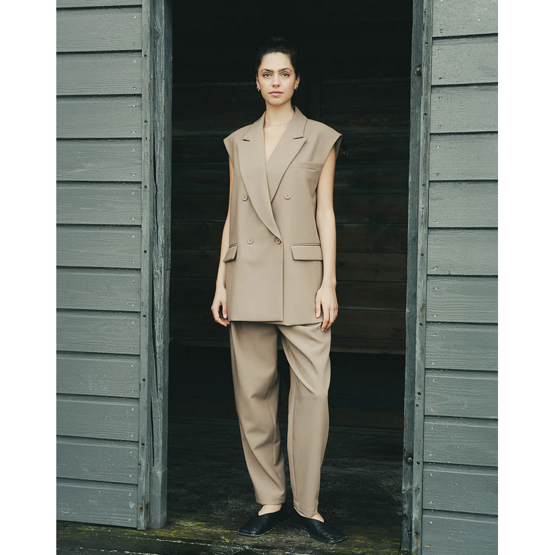 La Rouge Line La Rouge Hose Beige Model vorne