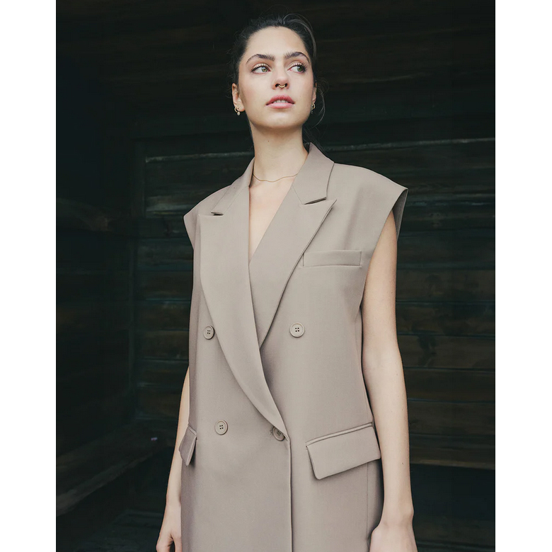 La Rouge Line La Rouge Gilet Beige Model Detail vorne