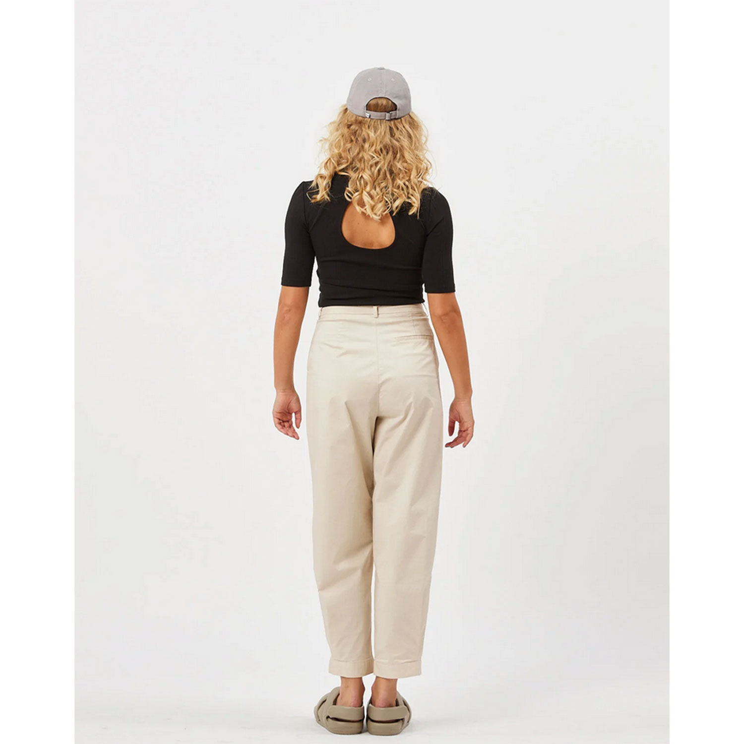 Minimum Lokki Minimum Hose Beige Model hinten