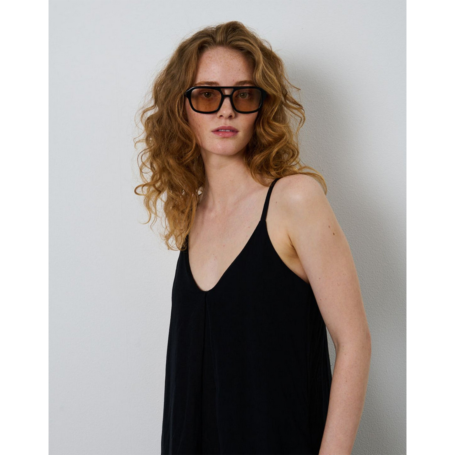 La Rouge Lone Strap Kleid Black