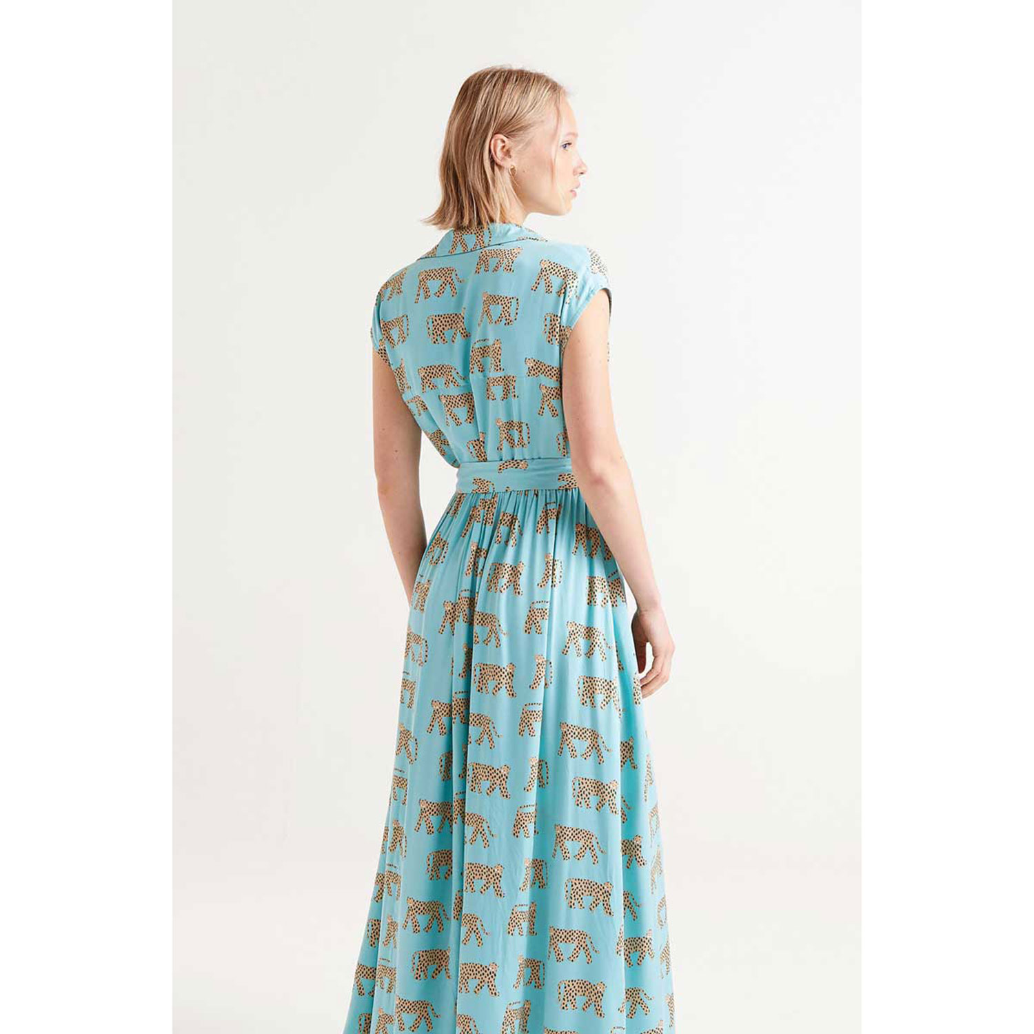 Compañia Fantastica Long Kleid in Türkis mit Leoparden Print von Compañia Fantastica Model hinten