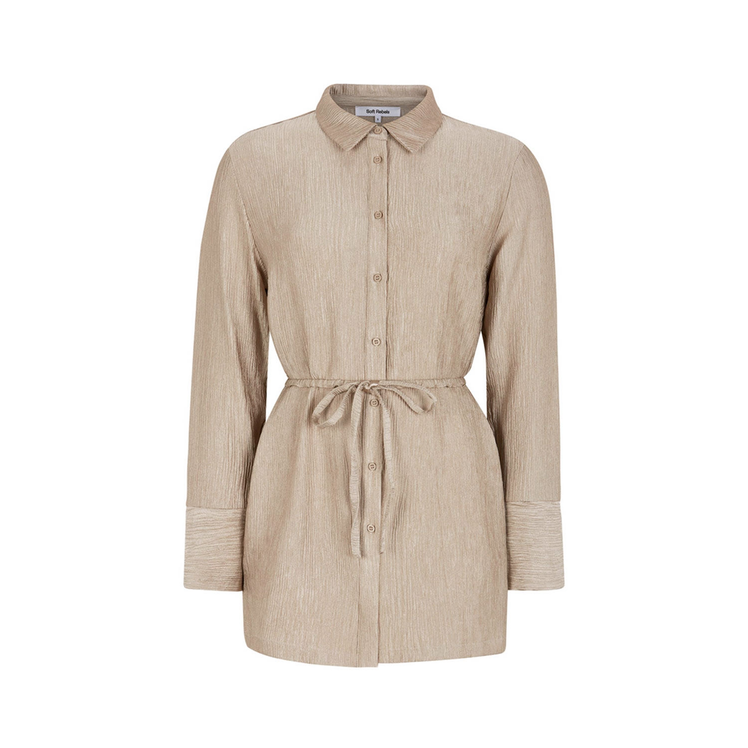 Soft Rebels Lottie länger geschnittene Hemdbluse mit Chemisekragen, Knopfleiste und Bindegürtel in Beige Grau von Soft Rebels. Vorne