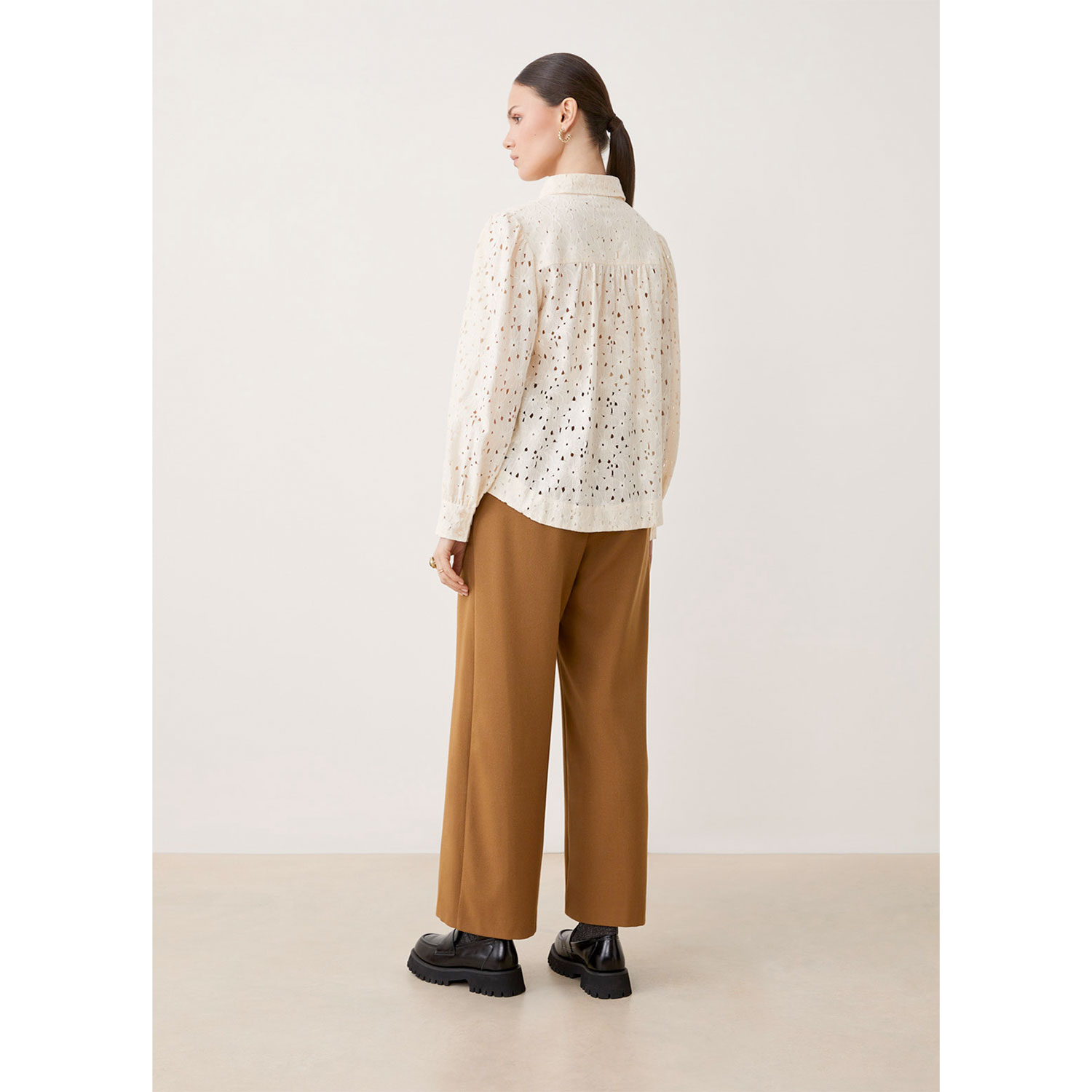 Suncoo Lovely Bluse mit Spitze in Ecru von Suncoo Model hinten