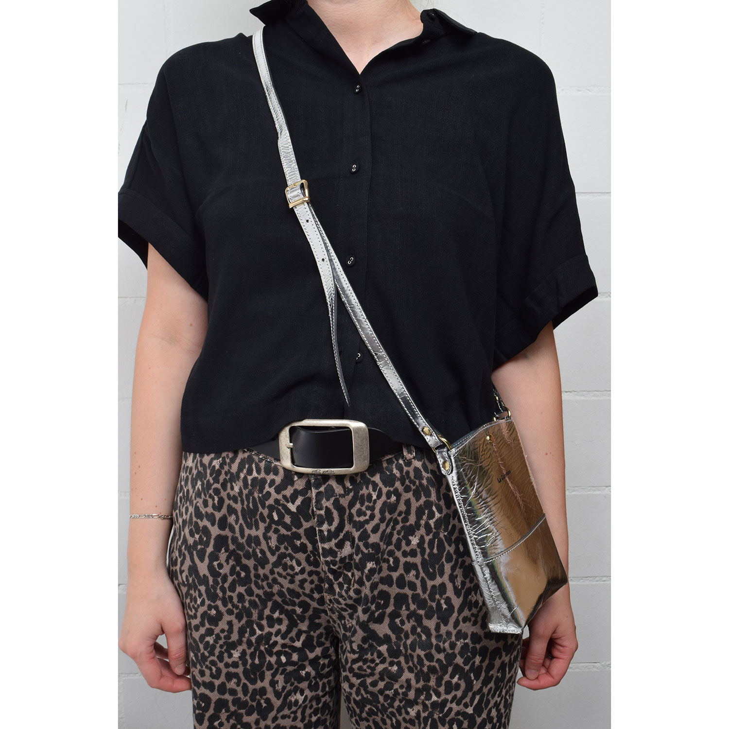 La Garçonne Accessoires Lucette La Garçonne Handytasche Silber Model vorne