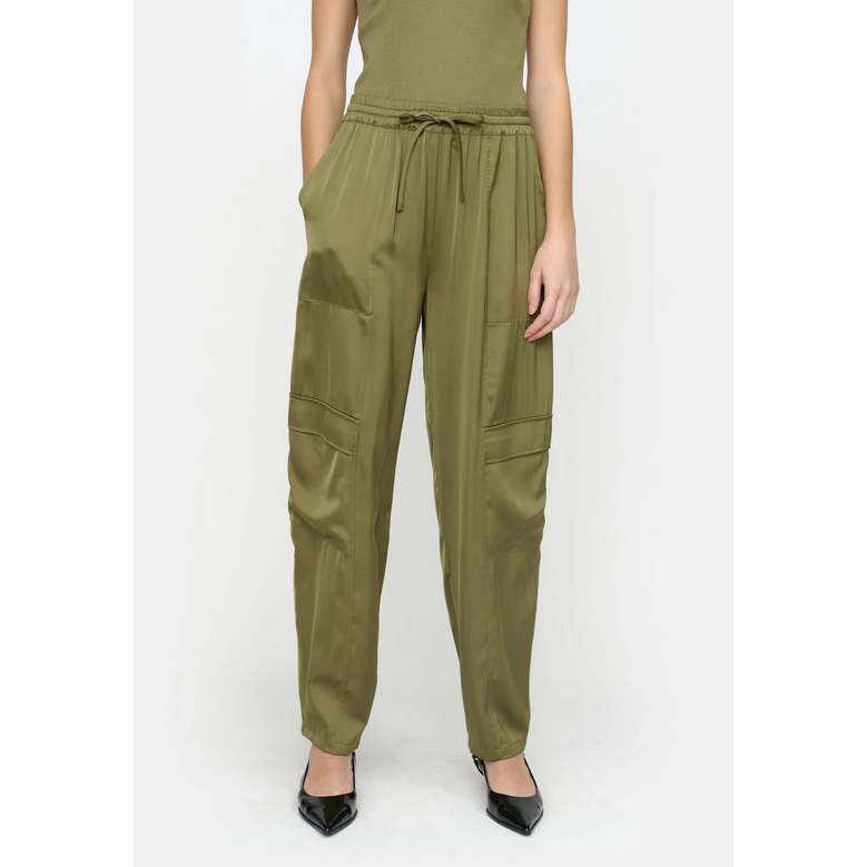 Soft Rebels Mallow Soft Rebels Hose Grün Model vorne