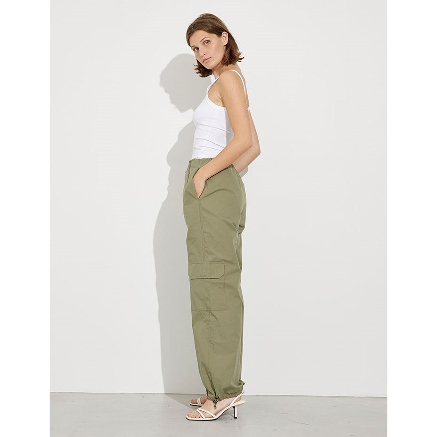 Global Funk Mayli Global Funk Cargohose Grün Model seite