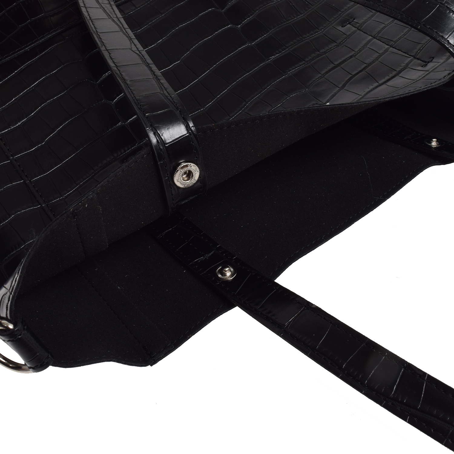 La Garçonne Accessoires Mini Lucie Tasche in Schwarz mit Krokoprägung aus veganem Leder von La Garçonne Accessoires Detail