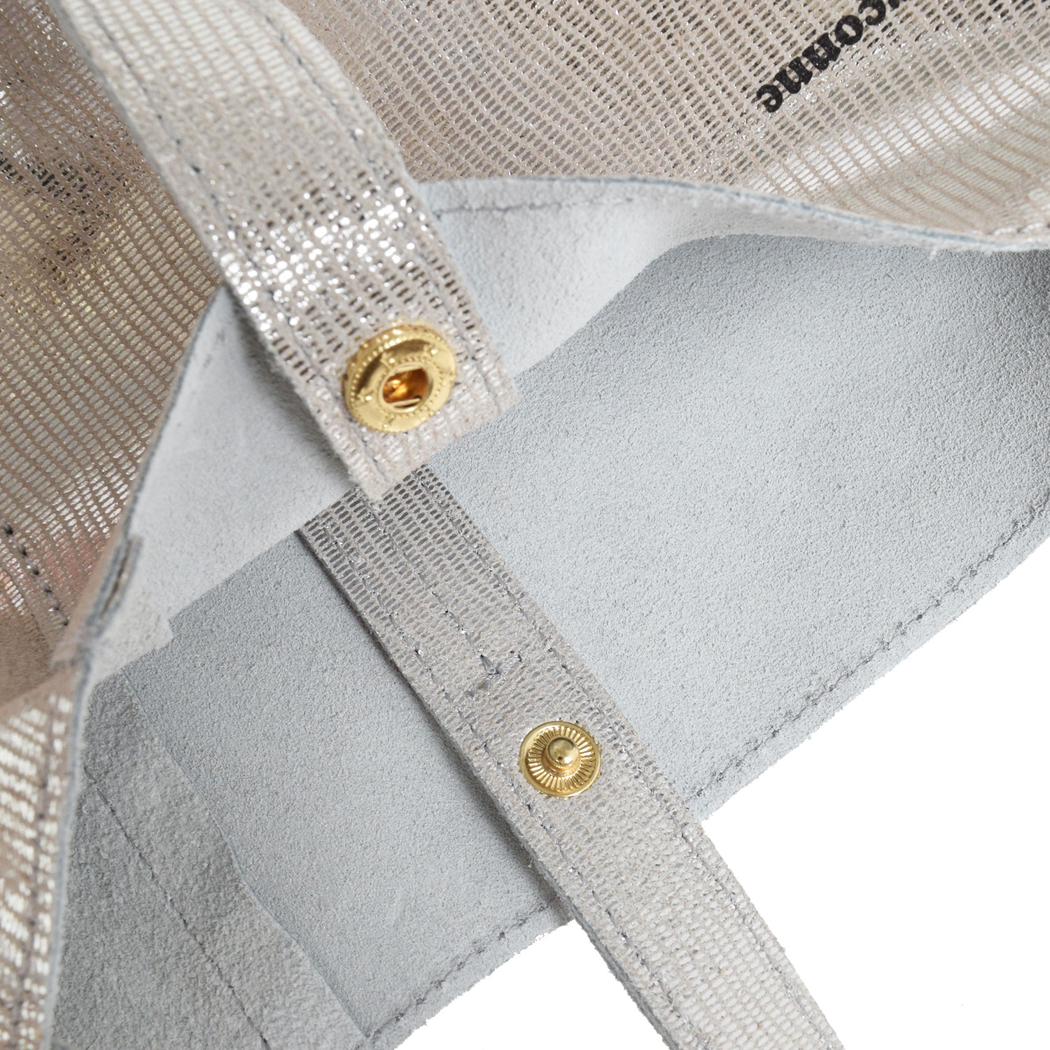 La Garçonne Accessoires Mini Lucie Shopper aus silberfarbenem, strukturiertem Leder von La Garçonne Accessoires. Detail