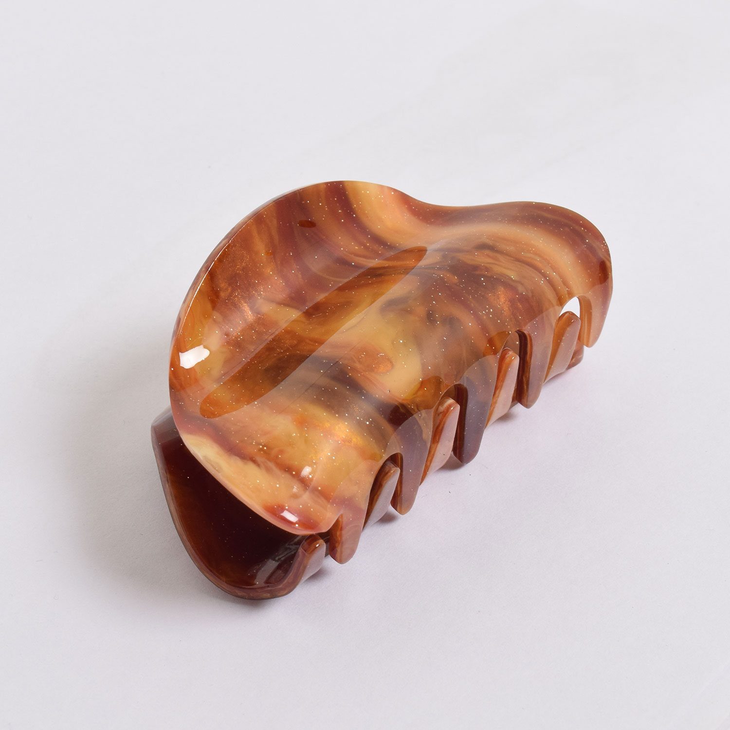 J&#39;adore Moon Haarklammer in Braun mit Marmormuster und leichtem Glitzer von J&#39;adore Seite