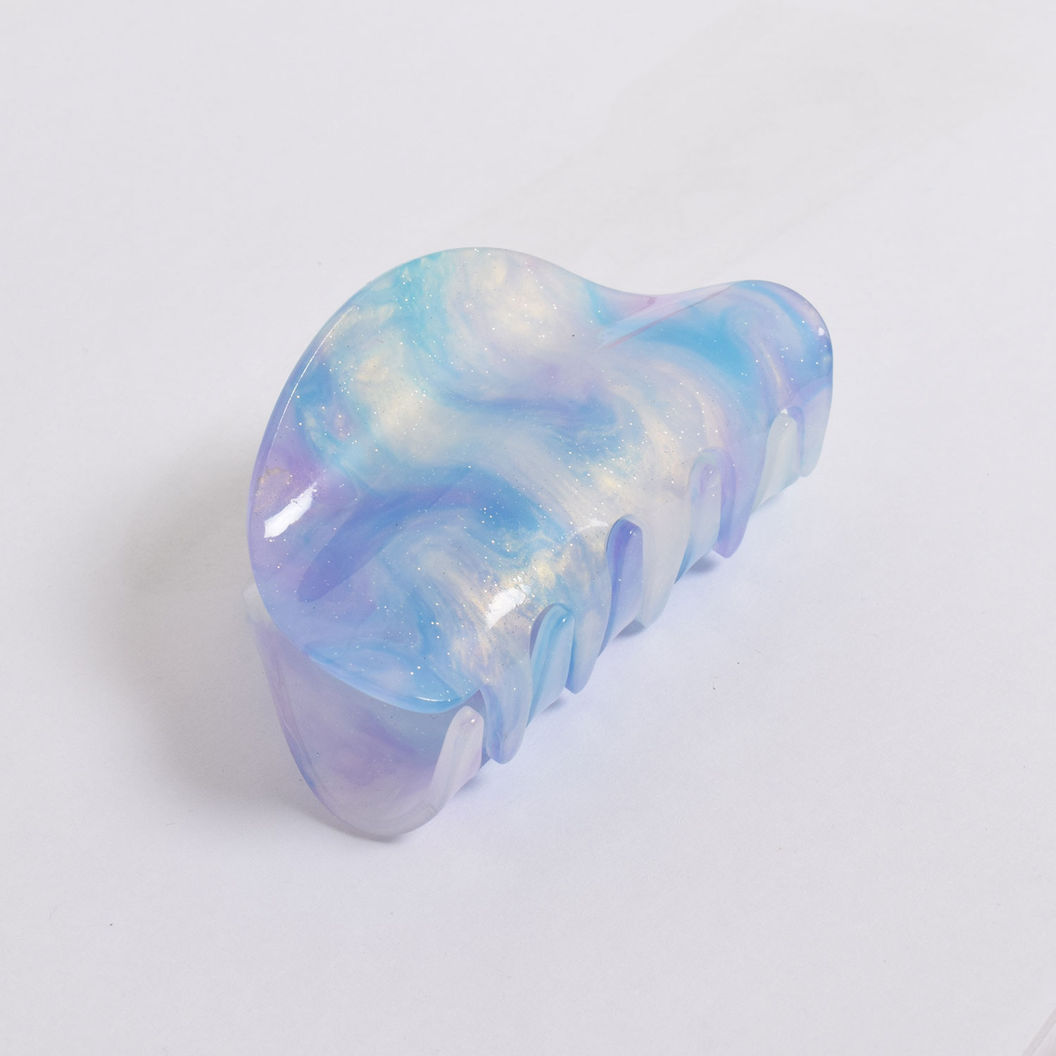 J'adore Moon Haarklammer in Blau und Violett mit Marmormuster und leichtem Glitzer von J'adore Seite