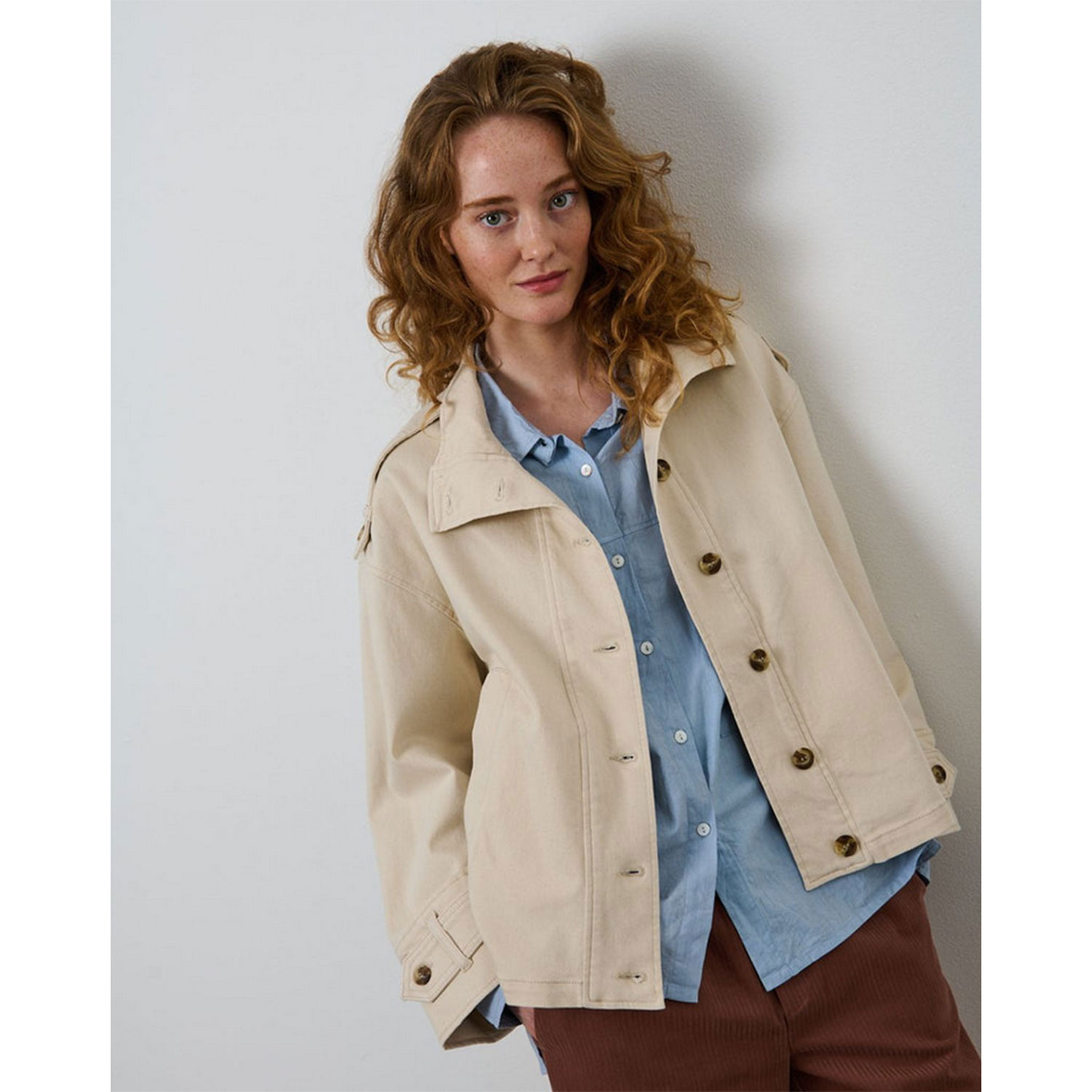 La Rouge Nature Jeansjacke in Ecru von La Rouge Model vorne