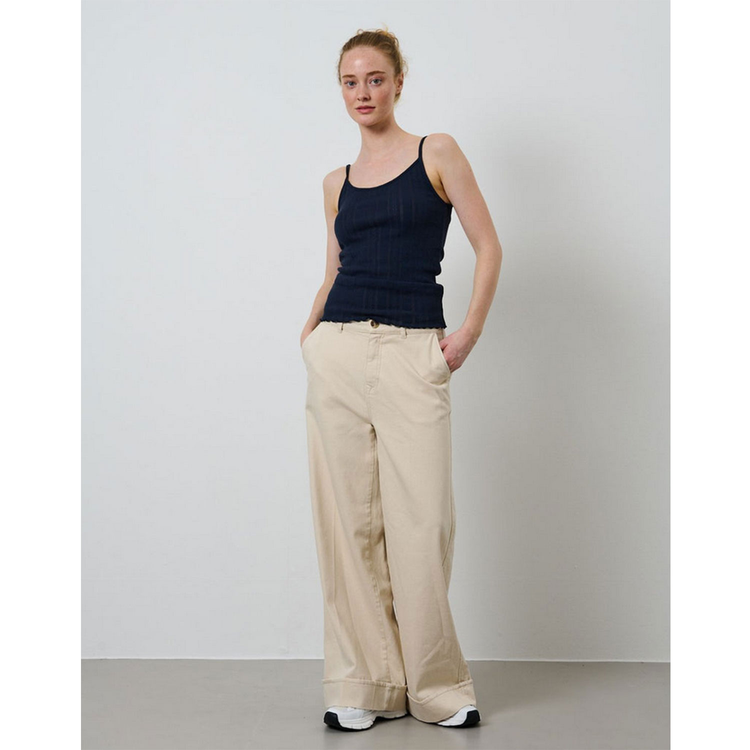 La Rouge Nature Jeanshose in Ecru von La Rouge Model vorne