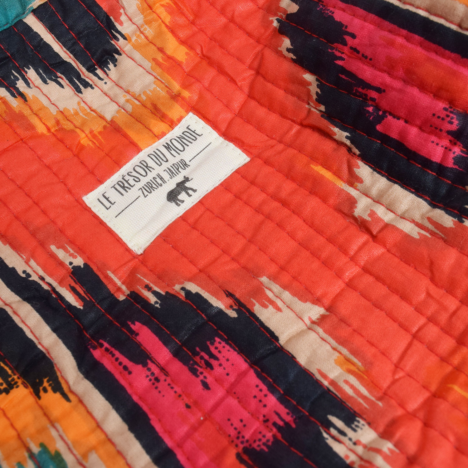 Le Trésor Du Monde Ikat Medium Necessaire Red