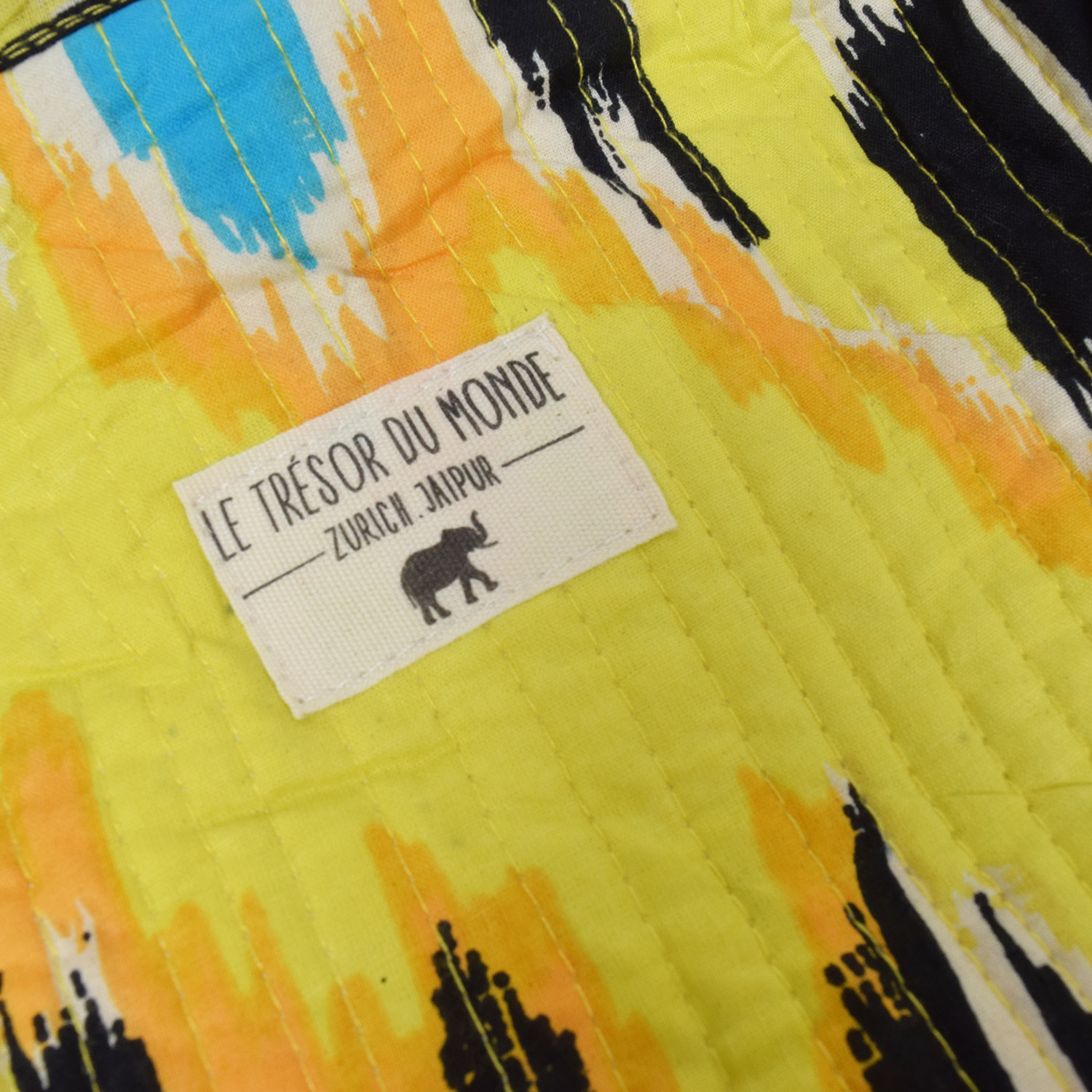 Le Trésor Du Monde Ikat Large Le Tresor Du Monde Necessaire Gelb Detail