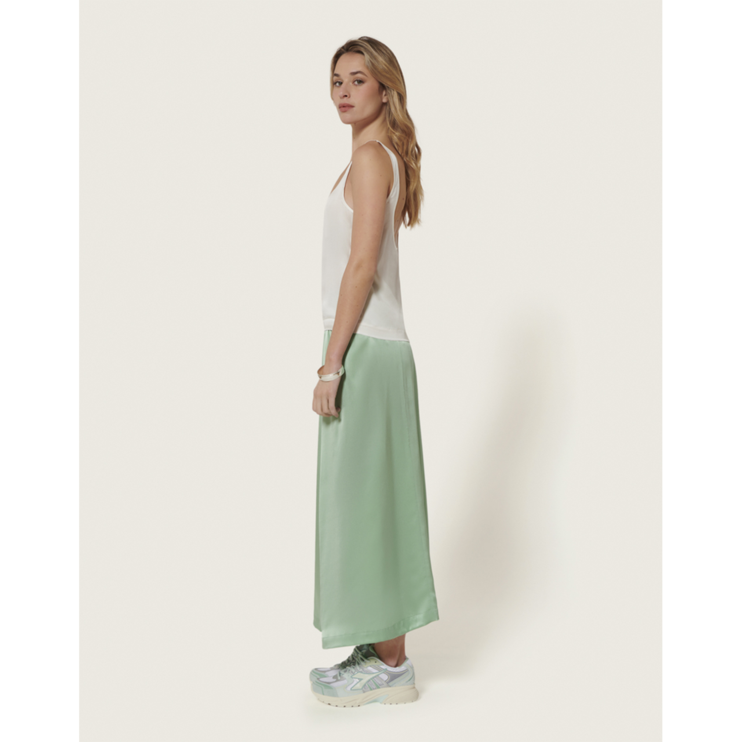 Karma Koma Niko Top in Weiss von Karma Koma Model Seite