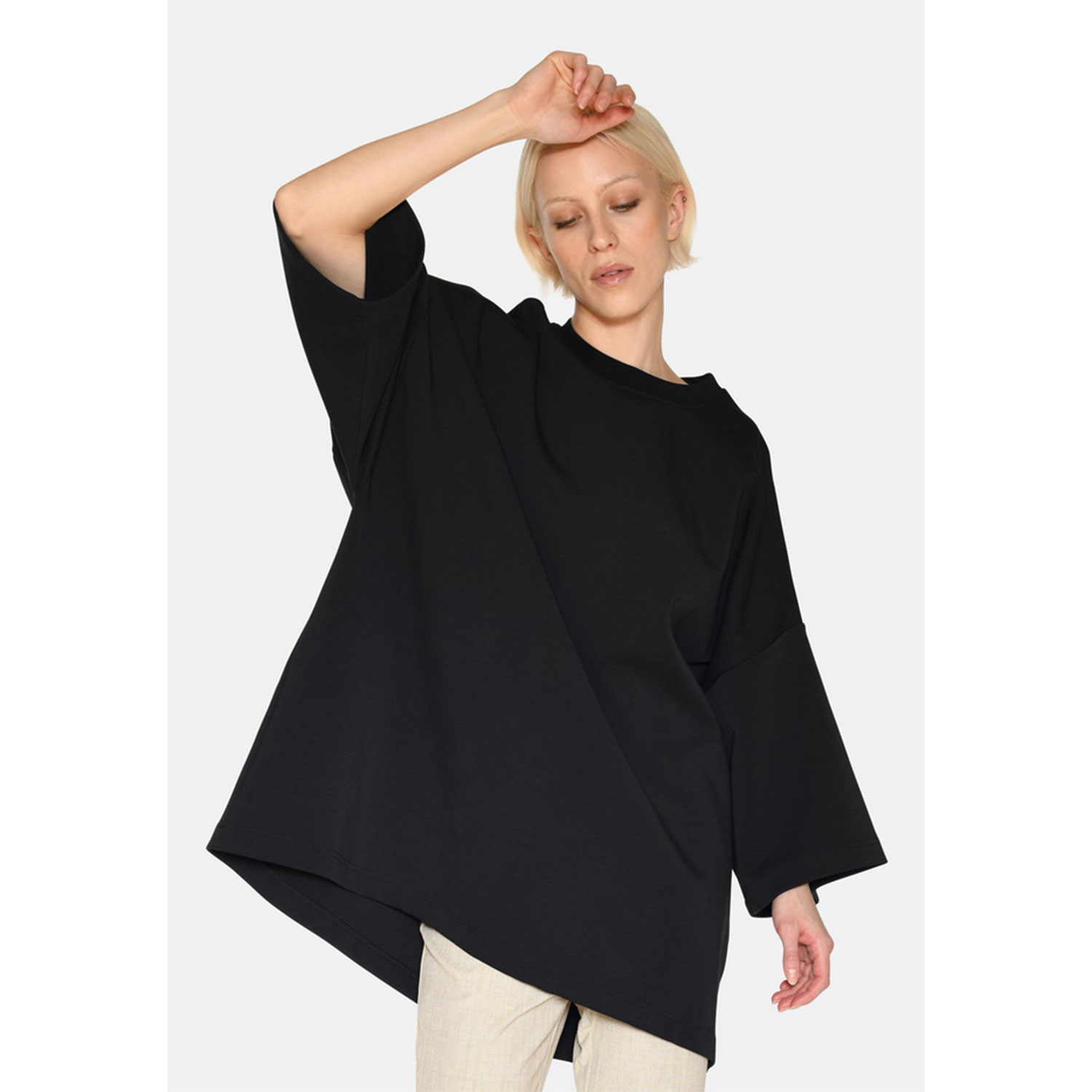 Minimum Norah Oversized T-Shirt mit Rundhals-Ausschnitt in Schwarz von Minimum. Detail