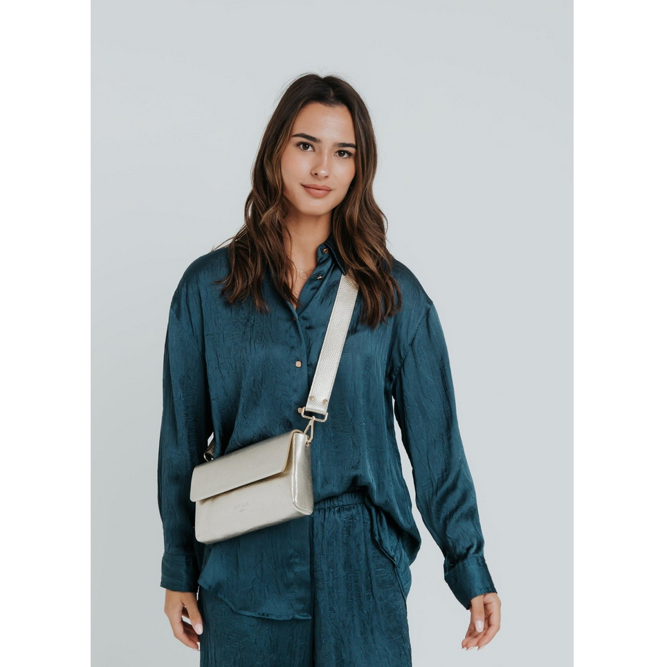 Ann Kurz Pack Large Umhängetasche Metallic Champagne