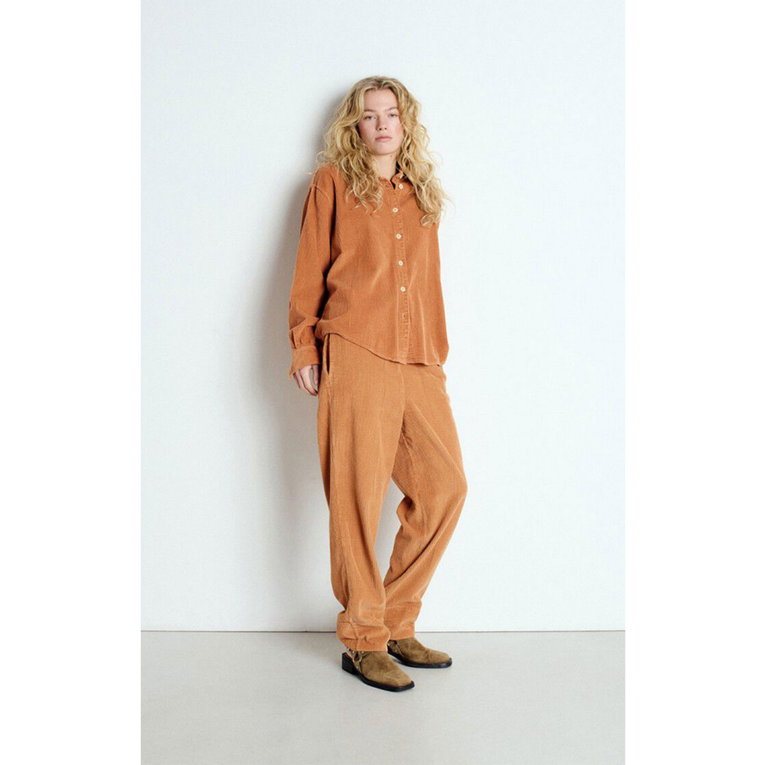 American Vintage Padow Hose in Braun von American Vintage Model vorne