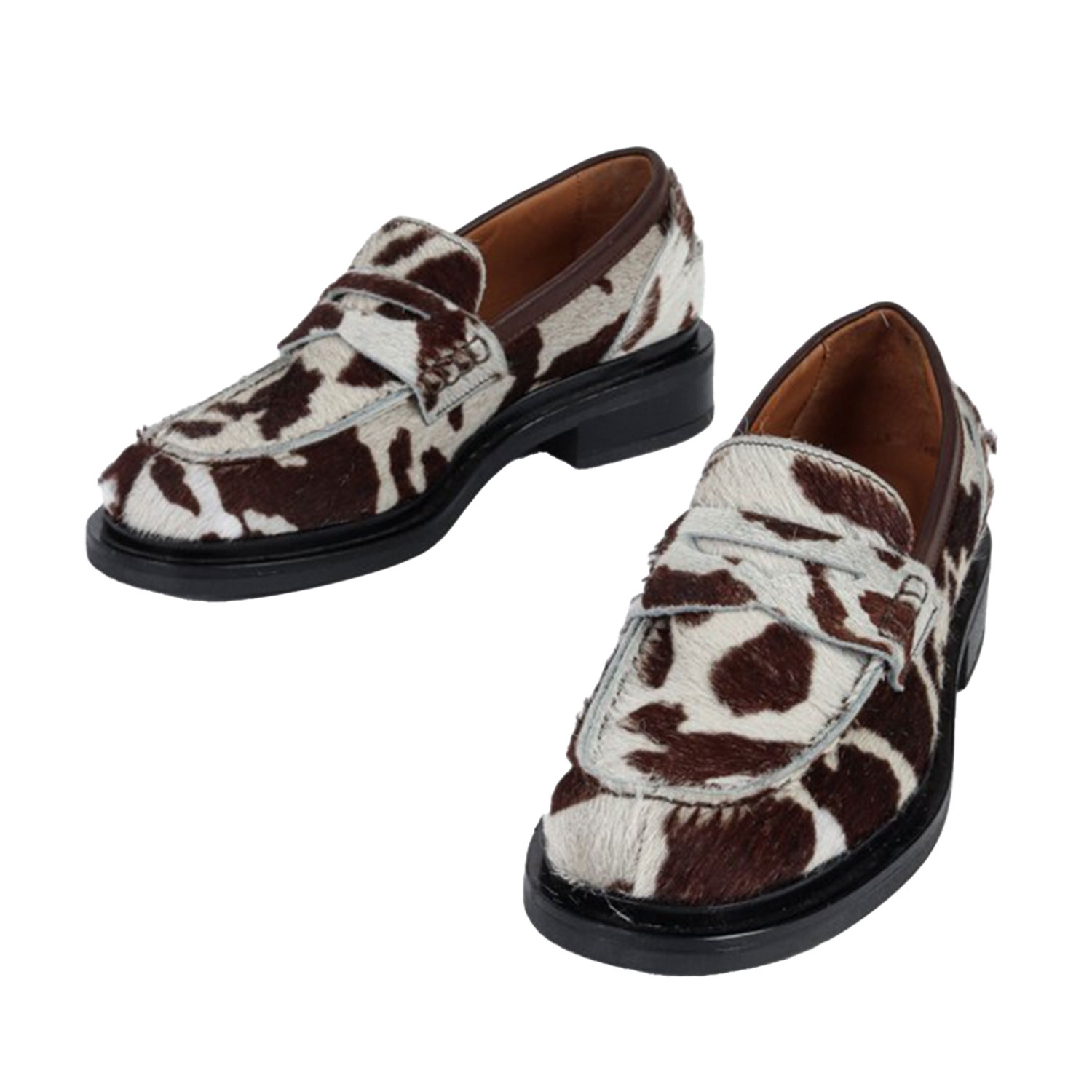 Bukela Patrice Loafer mit Kuhfell-Imitat und Pennyriemen von Bukela. Vorne