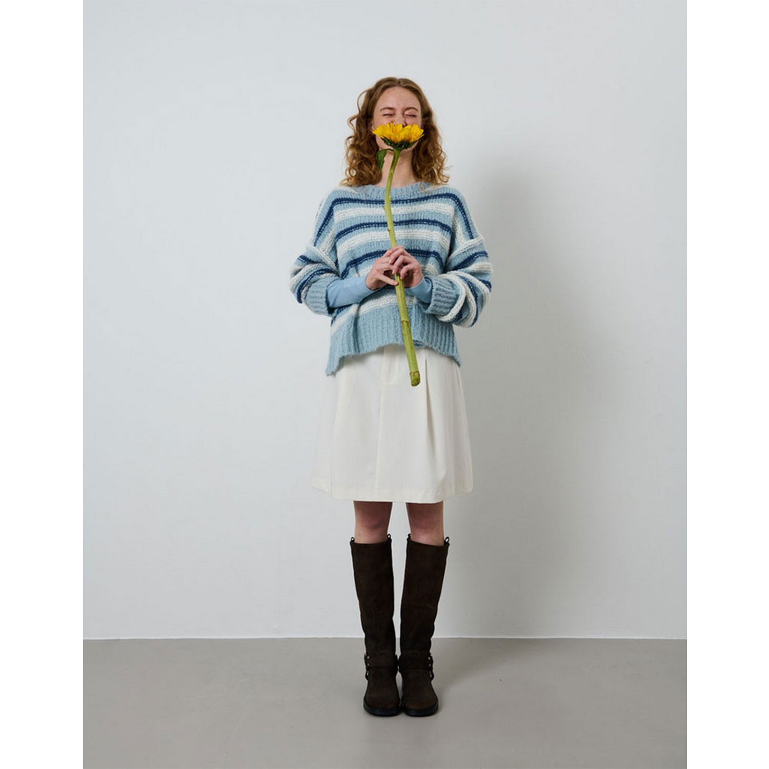 La Rouge Pernille Pullover in Blau Weiss Gestreift von La Rouge Model vorne