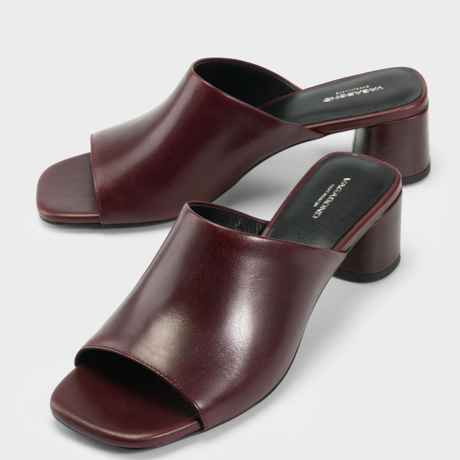 Vagabond Piper Mule mit Absatz in Bordeauxrot von Vagabond. Detail