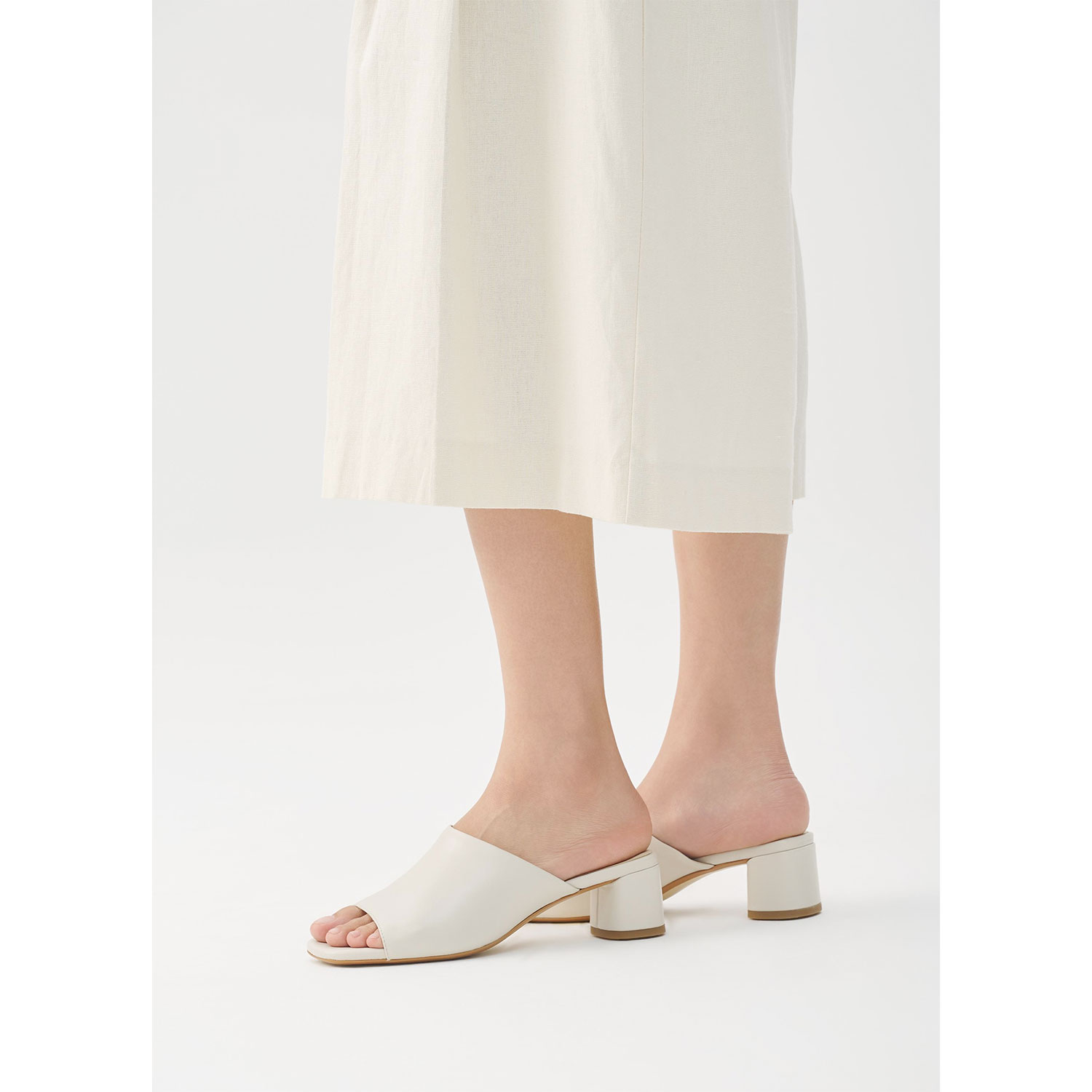 Vagabond Piper Mules Off White
