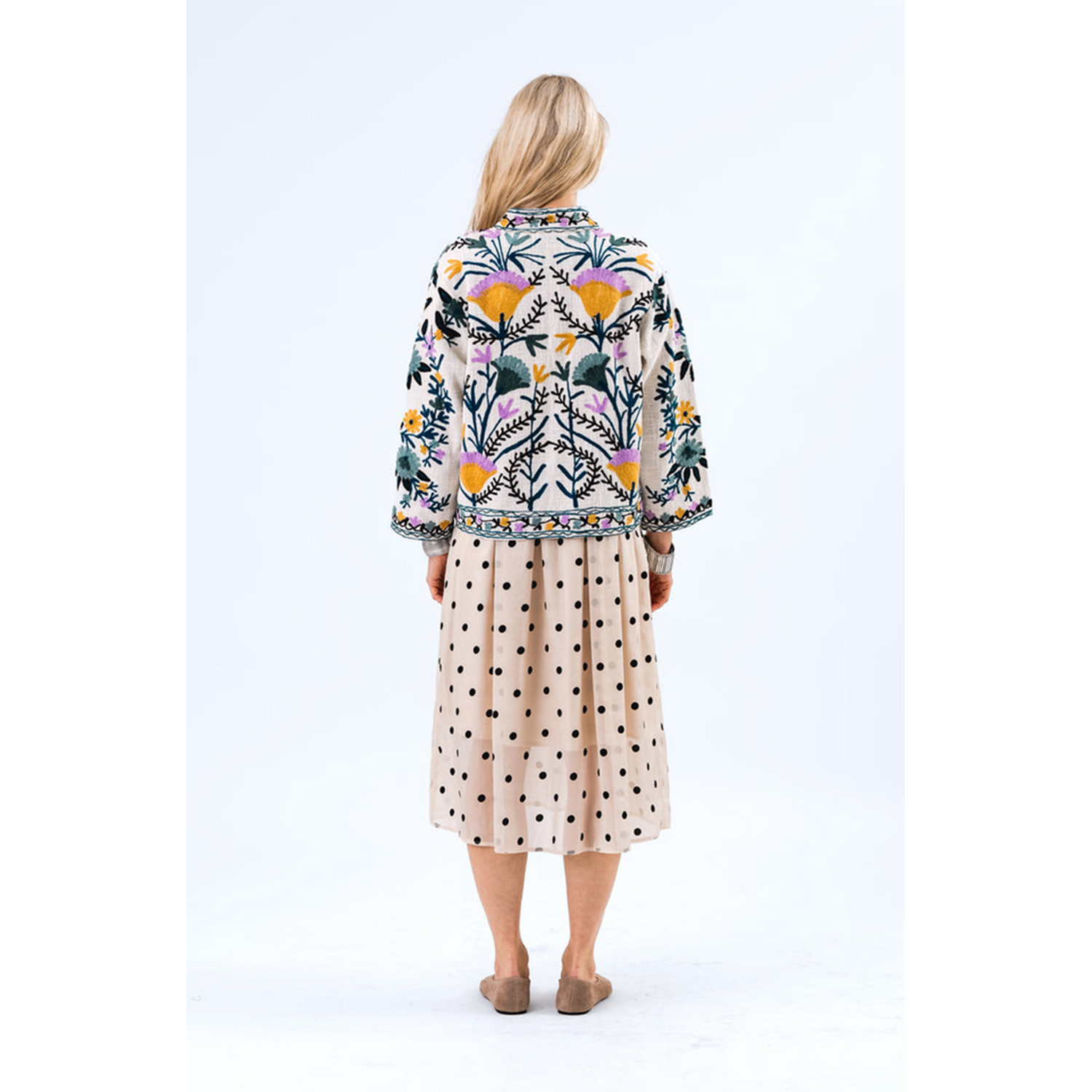 Lolly's Laundry Pisa Midi Kleid in Weiss mit schwarzen Punkten von Lolly's Laundry Model hinten