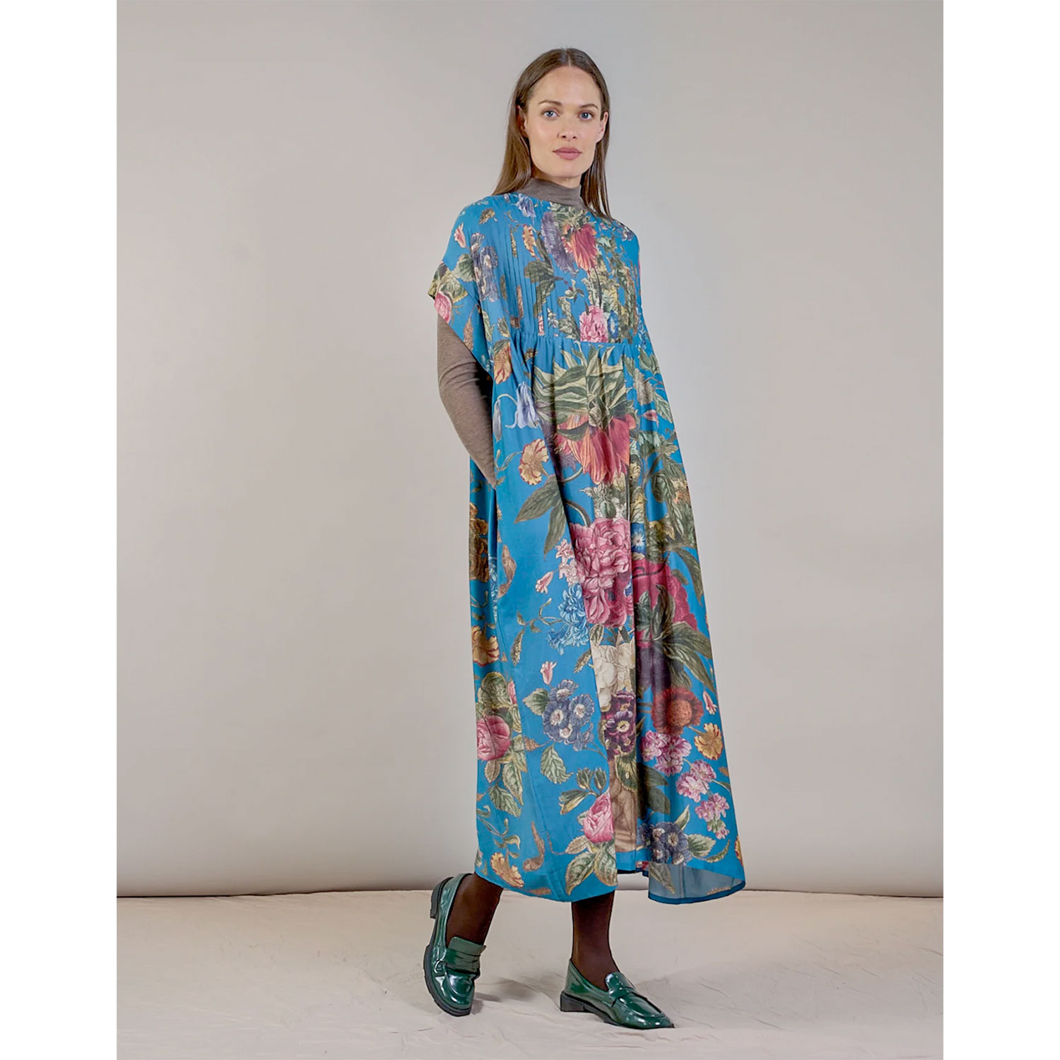One Hundred Stars Primula Plissee-Kleid in Blau mit Blumenprint von One Hundred Stars Model seite