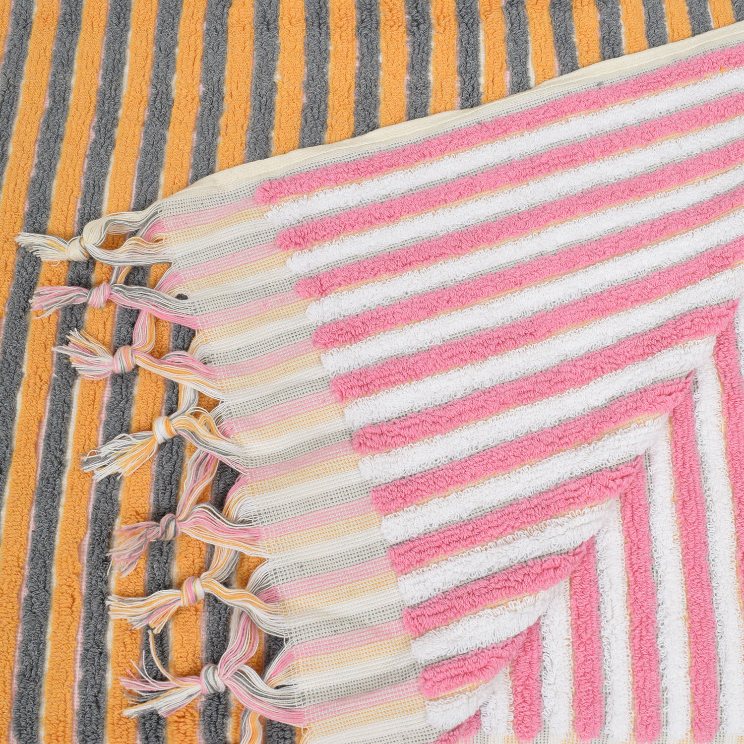 La Garçonne Home Pompom Badetuch Orange Pink Striped