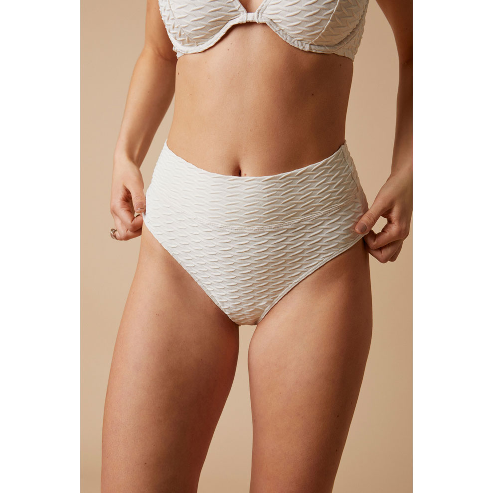 Paula Seaweed Wave Paula Bikini Hose ecru model vorne