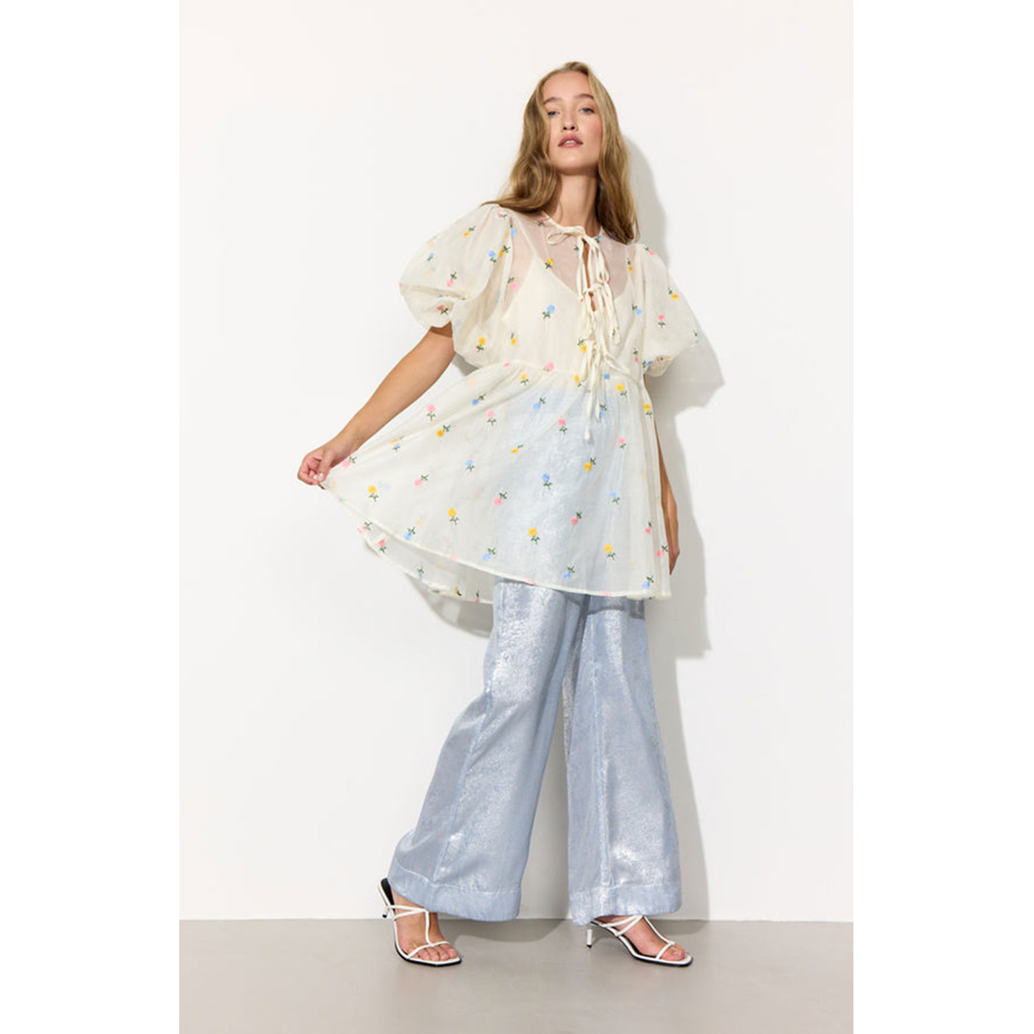 Hunkøn Robin Hose in Metallic Blau von Hunkøn Model vorne