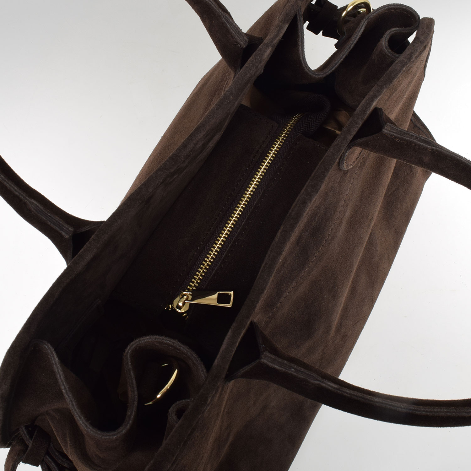 La Garçonne Accessoires Saint-Paul Tasche mit Reissverschluss in Dunkelbraun aus Wildleder von La Garçonne Accessoires. Detail